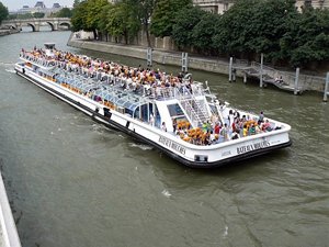 Круиз по реке Сене
